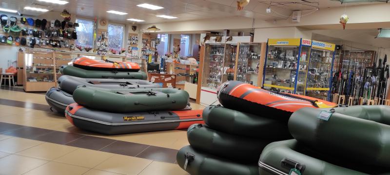 У нас теперь большой магазин для рыбалки и туризма